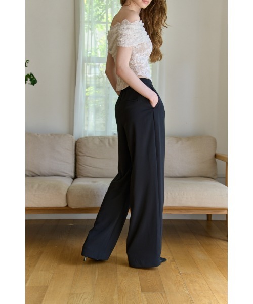 ERADIE(エラディエ)の「Inverted Tuck Flow Wide Pants インバーテッドタックセミワイドパンツ(スラックス・レディース・ブラック/オフホワイト・SMALL/MEDIUM)」の21枚目の写真