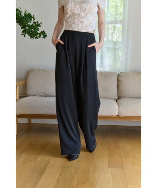 ERADIE(エラディエ)の「Inverted Tuck Flow Wide Pants インバーテッドタックセミワイドパンツ(スラックス・レディース・ブラック/オフホワイト・SMALL/MEDIUM)」の18枚目の写真