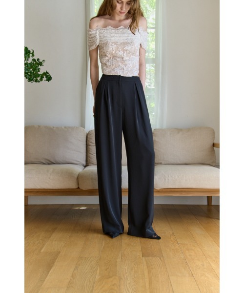 ERADIE(エラディエ)の「Inverted Tuck Flow Wide Pants インバーテッドタックセミワイドパンツ(スラックス・レディース・ブラック/オフホワイト・SMALL/MEDIUM)」の22枚目の写真