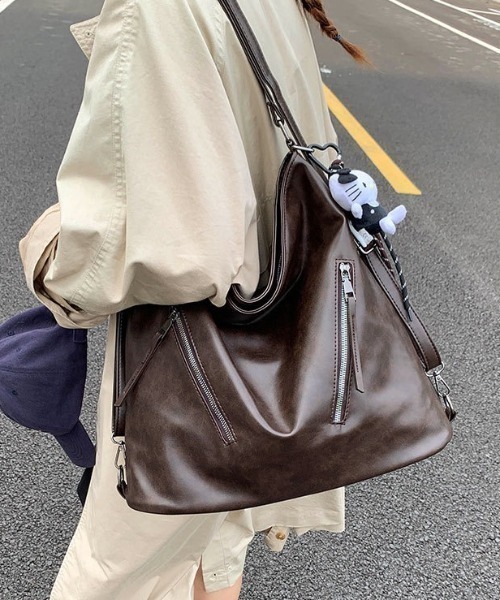 HAILY(ヘイリー)の「フロントジップ2WAY変形ショルダーバッグ/A4サイズ対応(ショルダーバッグ・レディース・ダークブラウン/ブラック・FREE)」の13枚目の写真