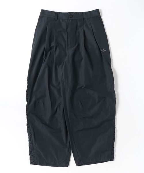 UMBRO(アンブロ)の「UMBRO HOUSE WIDE TAPERED TROUSERS(その他パンツ・レディース・ブラック・M)」の1枚目の写真