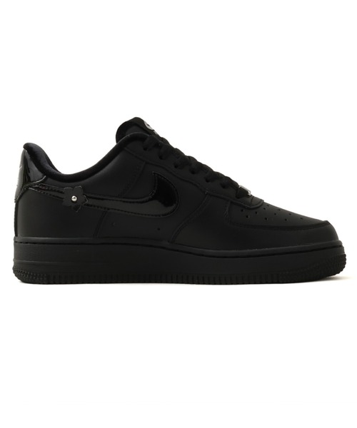 NIKE(ナイキ)の「NIKE WMNS AIR FORCE 1 '07 / ナイキ ウィメンズ エア フォース 1 '07【SP】(スニーカー・レディース・ブラック・24.0cm/23.5cm/23.0cm/25.0cm/24.5cm)」の4枚目の写真