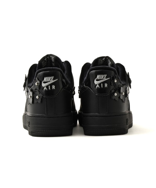 NIKE(ナイキ)の「NIKE WMNS AIR FORCE 1 '07 / ナイキ ウィメンズ エア フォース 1 '07【SP】(スニーカー・レディース・ブラック・24.0cm/23.5cm/23.0cm/25.0cm/24.5cm)」の3枚目の写真
