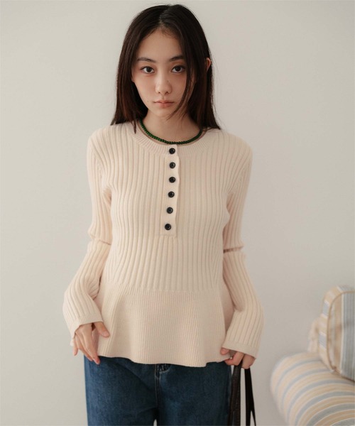 miette(ミエット)の「ペプラムヘンリーネックニットカーディガン(カーディガン/ボレロ・レディース・ブラック/カーキ/ライトベージュ・FREE)」の3枚目の写真