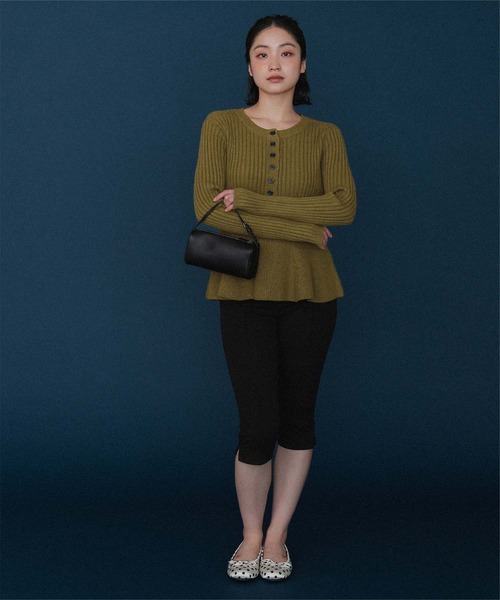miette(ミエット)の「ペプラムヘンリーネックニットカーディガン(カーディガン/ボレロ・レディース・ブラック/カーキ/ライトベージュ・FREE)」の11枚目の写真