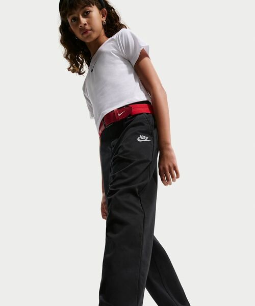 NIKE(ナイキ)の「ナイキ スポーツウェア クラブ ジュニア ウーブン エブリデイ パンツ / Nike Sportswear Club Big Kids' Woven Everyday Pants IF2823-010 Black(チノパンツ・キッズ・ブラック・130/160/150/140)」の5枚目の写真