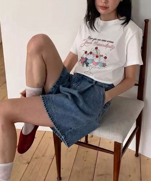 Kuroba(クロバ)の「スイーツプリントTシャツ(Tシャツ/カットソー・レディース・オフホワイト/イエロー・FREE)」の1枚目の写真