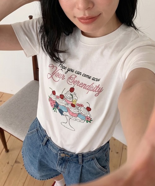 Kuroba(クロバ)の「スイーツプリントTシャツ(Tシャツ/カットソー・レディース・オフホワイト/イエロー・FREE)」の3枚目の写真