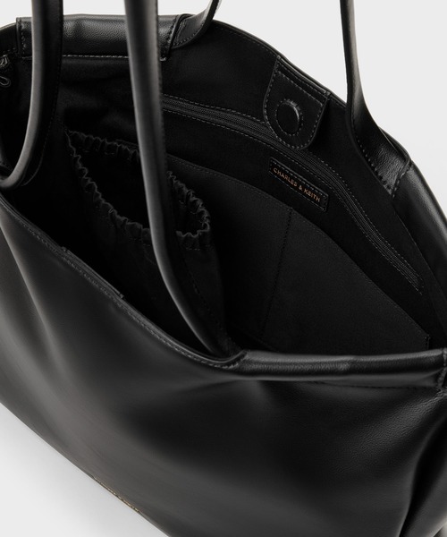 CHARLES & KEITH（チャールズ & キース）の「Zephy ゼフィ タッセル トートバッグ（トートバッグ・レディース・ブラック・XL）」の5枚目の写真