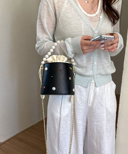 ONEP STAR（ワンピスター）の「パールハンドルスタッズ2WAYバケツバッグ（ハンドバッグ・レディース・ブラック/ライトグリーン/オフホワイト/ピンク・FREE）」の2枚目の写真