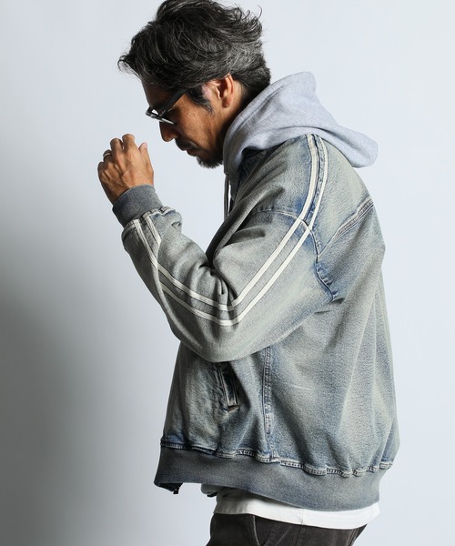 The DUFFER of ST.GEORGE(ザダファーオブセントジョージ)の「【WEB限定アイテム】「GUM STRETCH DENIM」SIDE LINE BZ:超伸縮「ガムストレッチ デニム」サイドライン デニムブルゾン / デニムジャケット / ヴィンテージ加工 / ドロップショルダー(デニムジャケット・メンズ・ライトインディゴブルー・LARGE/X-LARGE/MEDIUM/SMALL)」の1枚目の写真