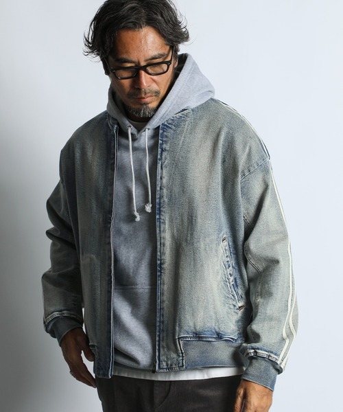The DUFFER of ST.GEORGE(ザダファーオブセントジョージ)の「【WEB限定アイテム】「GUM STRETCH DENIM」SIDE LINE BZ:超伸縮「ガムストレッチ デニム」サイドライン デニムブルゾン / デニムジャケット / ヴィンテージ加工 / ドロップショルダー(デニムジャケット・メンズ・ライトインディゴブルー・LARGE/X-LARGE/MEDIUM/SMALL)」の7枚目の写真