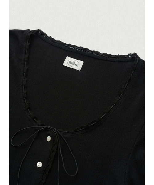 The Barnnet(ザバーネット)の「Ravioli Lace-Trim Button-Up Top_Black(カーディガン/ボレロ・レディース・ブラック・MEDIUM/SMALL)」の3枚目の写真