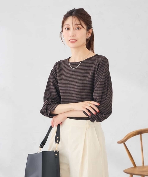 a.v.v(アーヴェヴェ)の「ツイストスリーブギンガムチェックカットソー(Tシャツ/カットソー・レディース・グリーン/アイボリー/ブラウン・38/40)」の3枚目の写真
