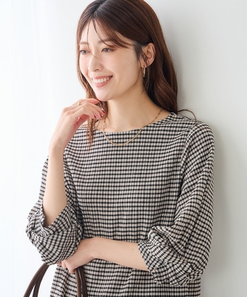 a.v.v(アーヴェヴェ)の「ツイストスリーブギンガムチェックカットソー(Tシャツ/カットソー・レディース・グリーン/アイボリー/ブラウン・38/40)」の2枚目の写真