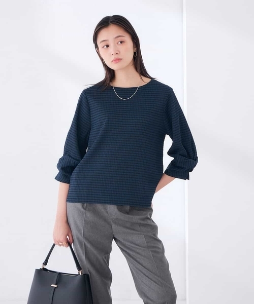 a.v.v(アーヴェヴェ)の「ツイストスリーブギンガムチェックカットソー(Tシャツ/カットソー・レディース・グリーン/アイボリー/ブラウン・38/40)」の4枚目の写真