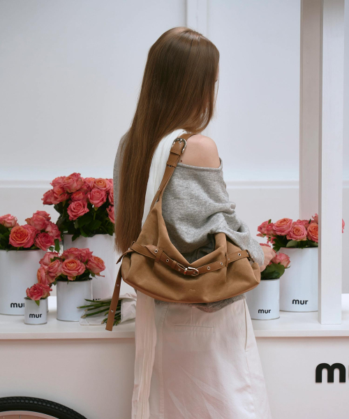 mur（ミュール）の「Lizzy Belted Hobo Bag (9color)（ショルダーバッグ・レディース・ダークブラウン系/ライトブルー/Cream/ピンク系その他/バーガンディー/ブラック/ダークブラウン/ベージュ/アッシュブラウン・ONE）」の18枚目の写真