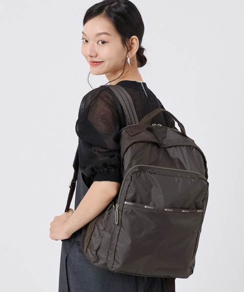 LeSportsac(レスポートサック)の「ESSENTIAL CARRYALL BP ダークチョコレートC(バックパック/リュック・レディース・ブラウン・FREE)」の1枚目の写真