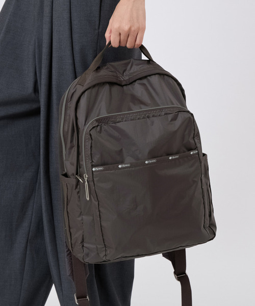 LeSportsac(レスポートサック)の「ESSENTIAL CARRYALL BP ダークチョコレートC(バックパック/リュック・レディース・ブラウン・FREE)」の2枚目の写真