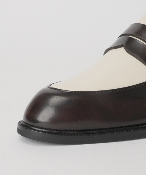 GRISE(グリーズ)の「《/WEB+一部店舗》GRISEレザースリークトゥローファー(ローファー・レディース・ブラック×ブラック/ブラック/ブラウン・23.5cm/24cm/22cm/22.5cm/24.5cm/23cm/25cm)」の21枚目の写真