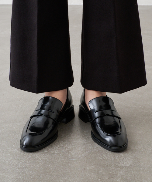 GRISE(グリーズ)の「《/WEB+一部店舗》GRISEレザースリークトゥローファー(ローファー・レディース・ブラック×ブラック/ブラック/ブラウン・23.5cm/24cm/22cm/22.5cm/24.5cm/23cm/25cm)」の13枚目の写真