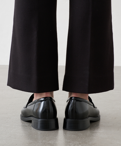 GRISE(グリーズ)の「《/WEB+一部店舗》GRISEレザースリークトゥローファー(ローファー・レディース・ブラック×ブラック/ブラック/ブラウン・23.5cm/24cm/22cm/22.5cm/24.5cm/23cm/25cm)」の15枚目の写真