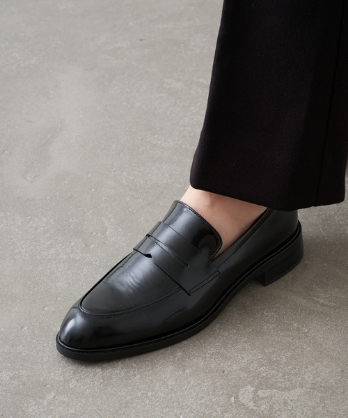 GRISE(グリーズ)の「《/WEB+一部店舗》GRISEレザースリークトゥローファー(ローファー・レディース・ブラック×ブラック/ブラック/ブラウン・23.5cm/24cm/22cm/22.5cm/24.5cm/23cm/25cm)」の9枚目の写真