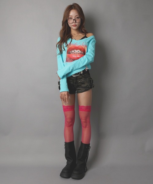 SPINNS(スピンズ)の「Vネック長袖Tシャツ/カラフルガールフォト/平成ギャル(Tシャツ/カットソー・レディース・ピンク/オフホワイト/ブラック/ラベンダー/サックスブルー・ONESIZE)」の11枚目の写真