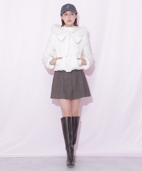 JILL by JILL STUART（ジルバイジルスチュアート）の「【WEB限定カラーあり】フェイクファー付きリボンショートダウン（ダウンジャケット/コート・レディース・ブラック/ホワイト/ブラウン系その他/グレー/ピンク・SMALL/MEDIUM）」の17枚目の写真