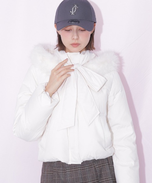 JILL by JILL STUART（ジルバイジルスチュアート）の「【WEB限定カラーあり】フェイクファー付きリボンショートダウン（ダウンジャケット/コート・レディース・ブラック/ホワイト/ブラウン系その他/グレー/ピンク・SMALL/MEDIUM）」の14枚目の写真