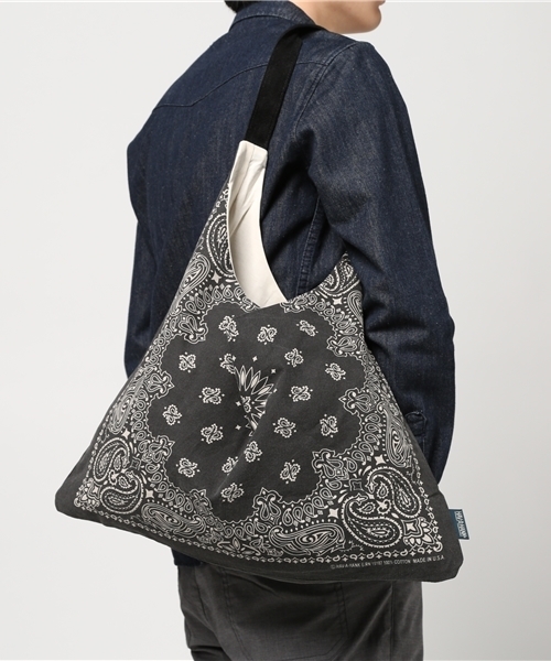 SHIPS JET BLUE（シップスジェットブルー）の「SHIPS JET BLUE: USAバンダナ ショルダーバッグ（ショルダーバッグ・メンズ・ピンク/レッド/ネイビー/ブラック・ONE SIZE）」の5枚目の写真