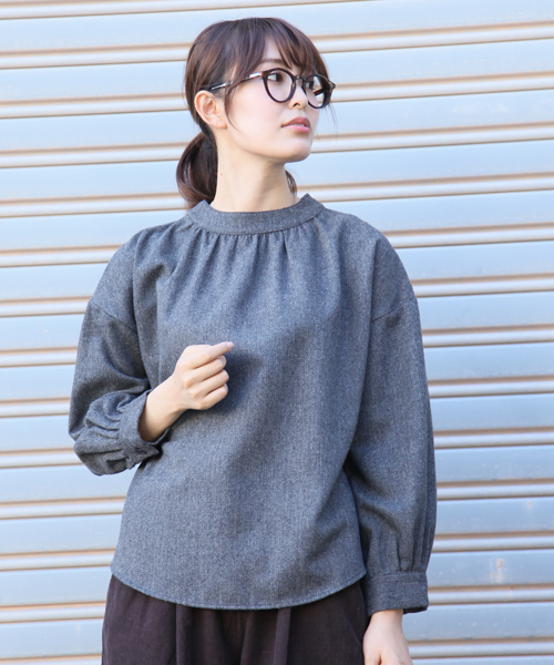 rps（アールピーエス）の「プチハイネックブラウス（シャツ/ブラウス・レディース・チャコールグレー/オフホワイト/ホワイト系その他2/ブラック・M）」の4枚目の写真