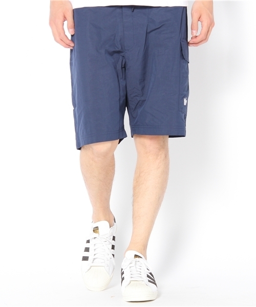 adidas Originals(アディダスオリジナルス)の「アディダス AC BOARD SHORT ボードショーツ(カーゴパンツ・メンズ・ブラック/ダークインディゴブルー・SMALL/MEDIUM/LARGE/X-LARGE)」の2枚目の写真