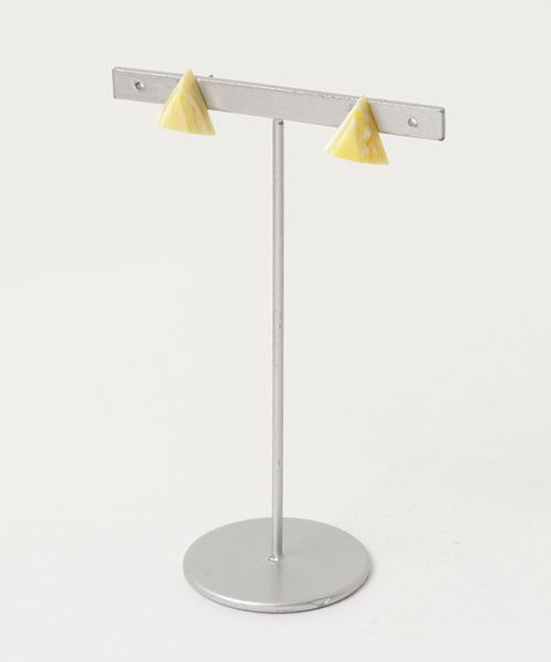 ACCOMMODE（アコモデ）の「マーブルピアス-トライアングル（ピアス（両耳用）・レディース・ホワイト/ターコイズブルー/イエロー/ブルー・FREE）」の4枚目の写真