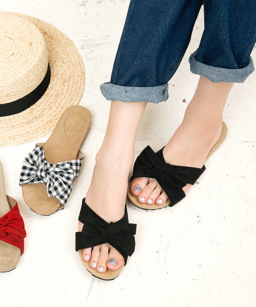 KOBE LETTUCE（コウベレタス）の「BIGリボンフラットソールサンダル（サンダル・レディース・その他1/ホワイト系その他2/ブラック/ホワイト系その他3/イエロー/レッド/グレー/ベージュ系その他/その他2/チェック/ブルー系その他2/ブラック系その他・LL/L/M/S）」の4枚目の写真