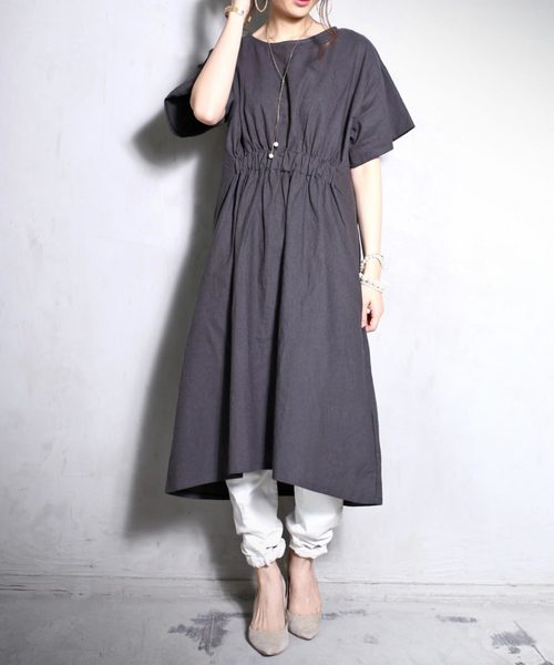 antiqua（アンティカ）の「ギャザーワンピ（ワンピース・レディース・ダークグレー/ベージュ系その他・FREE）」の2枚目の写真