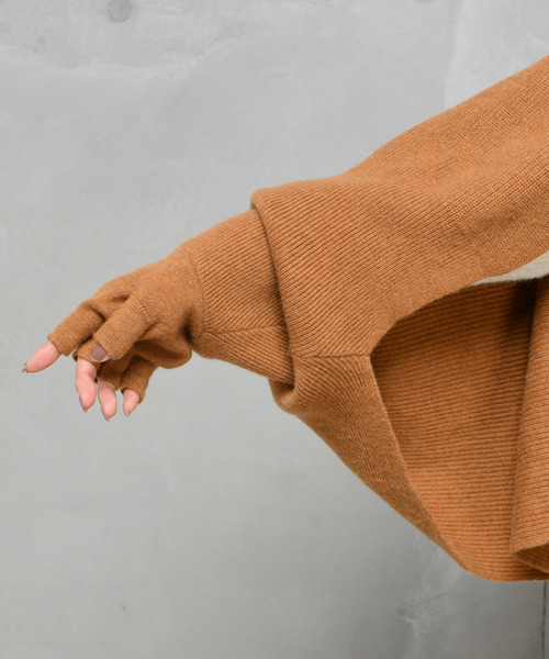 DouDou(ドゥドゥ)の「ミトン付きストール(ストール/ショール・レディース・アイボリー/ブラウン/キャメル・FREE)」の14枚目の写真