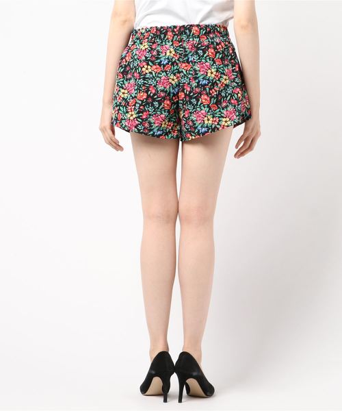 FIG&VIPER(フィグアンドバイパー)の「花柄ショートPT(その他パンツ・レディース・ホワイト/ブラック/レッド・FREE)」の4枚目の写真