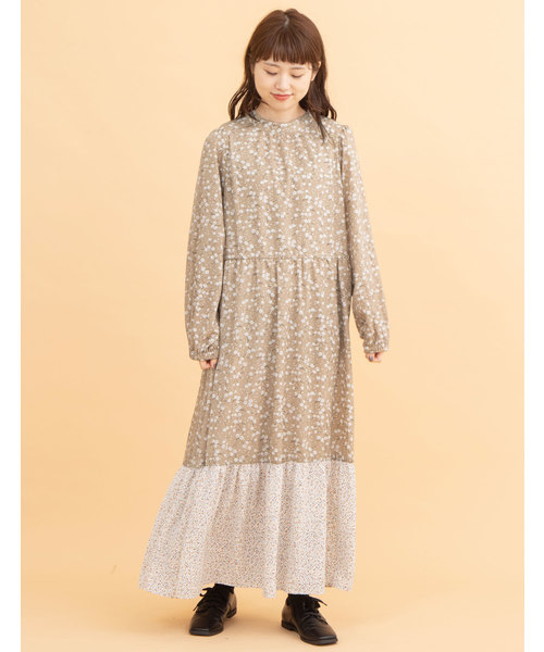 POU DOU DOU(プードゥドゥ)の「デシンフラワーパッチワークスワンピース(ワンピース・レディース・ベージュ/ネイビー/ブルー・3)」の2枚目の写真