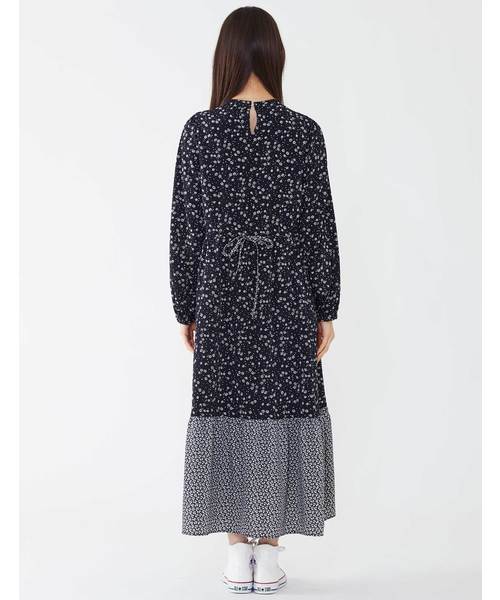 POU DOU DOU(プードゥドゥ)の「デシンフラワーパッチワークスワンピース(ワンピース・レディース・ベージュ/ネイビー/ブルー・3)」の11枚目の写真