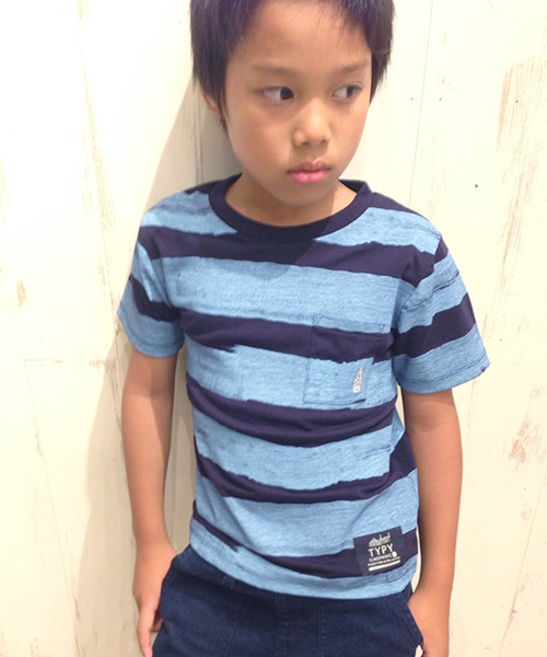 CIAOPANIC TYPY（チャオパニックティピー）の「KIDS ハンドボーダーポケットTee（Tシャツ/カットソー・キッズ・ホワイト/ネイビー・135/105/125/95/115）」の2枚目の写真