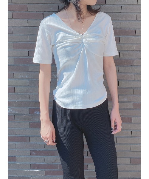one way(ワンウェイ)の「フロントツイストCS(Tシャツ/カットソー・レディース・ベージュ/ホワイト/ブラック・FREE)」の11枚目の写真