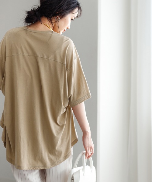 ADAM ET ROPE'(アダムエロペ)の「コクーンフレアトップス(Tシャツ/カットソー・レディース・ホワイト/チャコールグレー/ベージュ・FREE)」の3枚目の写真