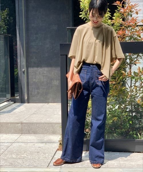 ADAM ET ROPE'(アダムエロペ)の「コクーンフレアトップス(Tシャツ/カットソー・レディース・ホワイト/チャコールグレー/ベージュ・FREE)」の5枚目の写真