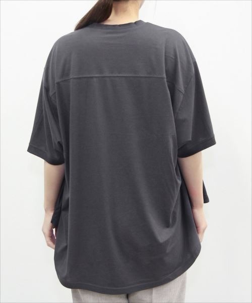 ADAM ET ROPE'(アダムエロペ)の「コクーンフレアトップス(Tシャツ/カットソー・レディース・ホワイト/チャコールグレー/ベージュ・FREE)」の9枚目の写真