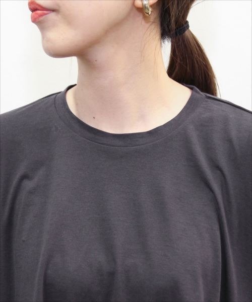 ADAM ET ROPE'(アダムエロペ)の「コクーンフレアトップス(Tシャツ/カットソー・レディース・ホワイト/チャコールグレー/ベージュ・FREE)」の10枚目の写真