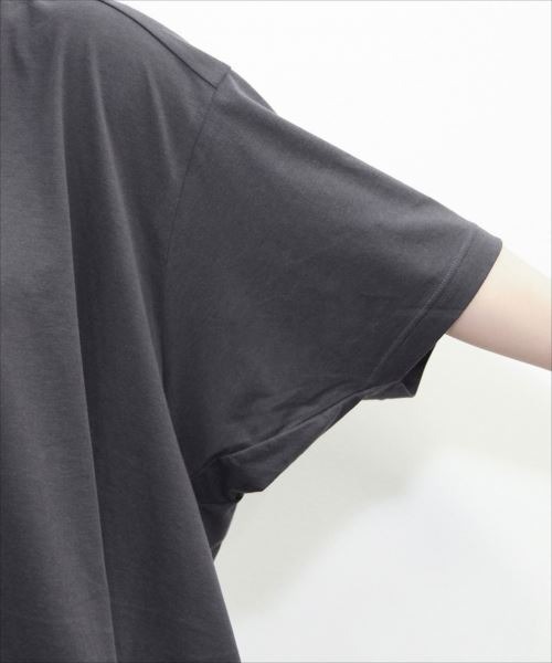 ADAM ET ROPE'(アダムエロペ)の「コクーンフレアトップス(Tシャツ/カットソー・レディース・ホワイト/チャコールグレー/ベージュ・FREE)」の11枚目の写真