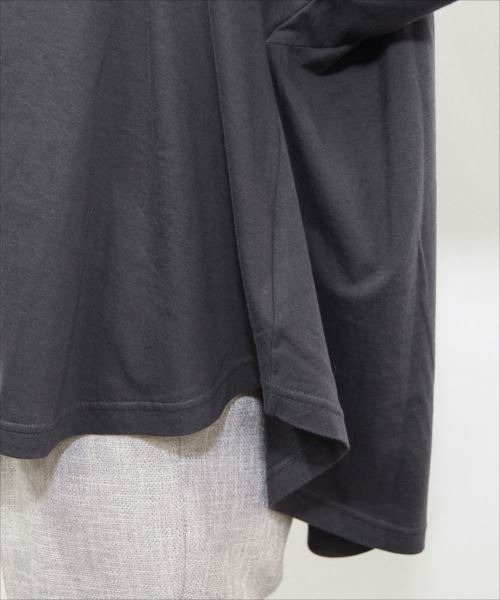 ADAM ET ROPE'(アダムエロペ)の「コクーンフレアトップス(Tシャツ/カットソー・レディース・ホワイト/チャコールグレー/ベージュ・FREE)」の12枚目の写真