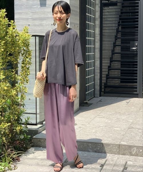 ADAM ET ROPE'(アダムエロペ)の「コクーンフレアトップス(Tシャツ/カットソー・レディース・ホワイト/チャコールグレー/ベージュ・FREE)」の14枚目の写真