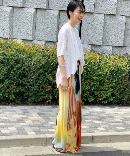 ADAM ET ROPE'(アダムエロペ)の「コクーンフレアトップス(Tシャツ/カットソー・レディース・ホワイト/チャコールグレー/ベージュ・FREE)」の15枚目の写真